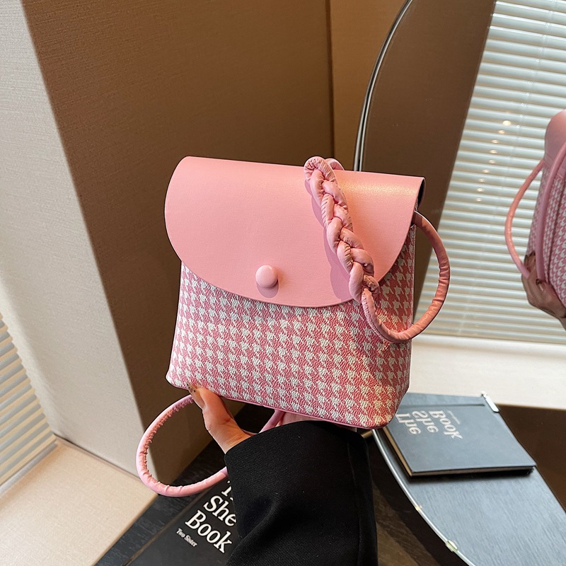 The niche Maillard retro 2024 new bag, a stylish and versatile small square bag with a single shoulder and a stylish crossbody full figure