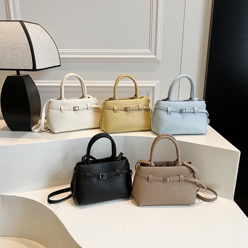 Fashion 2025 Korean style Instagram trendy single-shoulder bag, casual hand-held bucket bag, new versatile crossbody bag and handbag Application Scenario