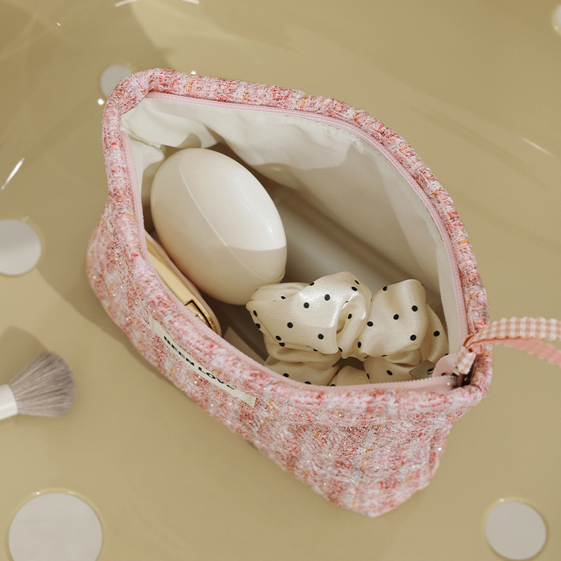 The new Xiu Meng hand-held storage bag is a fashionable small chanel-style makeup bag and a portable makeup bag for women. It has a large capacity and a high-end feel Application Scenario