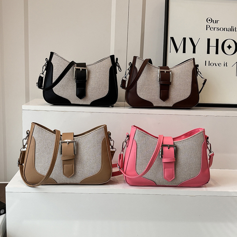 This year, color-blocking and patchwork small bags are popular. They are the new fashion and versatile crossbody bags for women in 2025, as well as single-shoulder and underarm bags for commuting Application Scenario