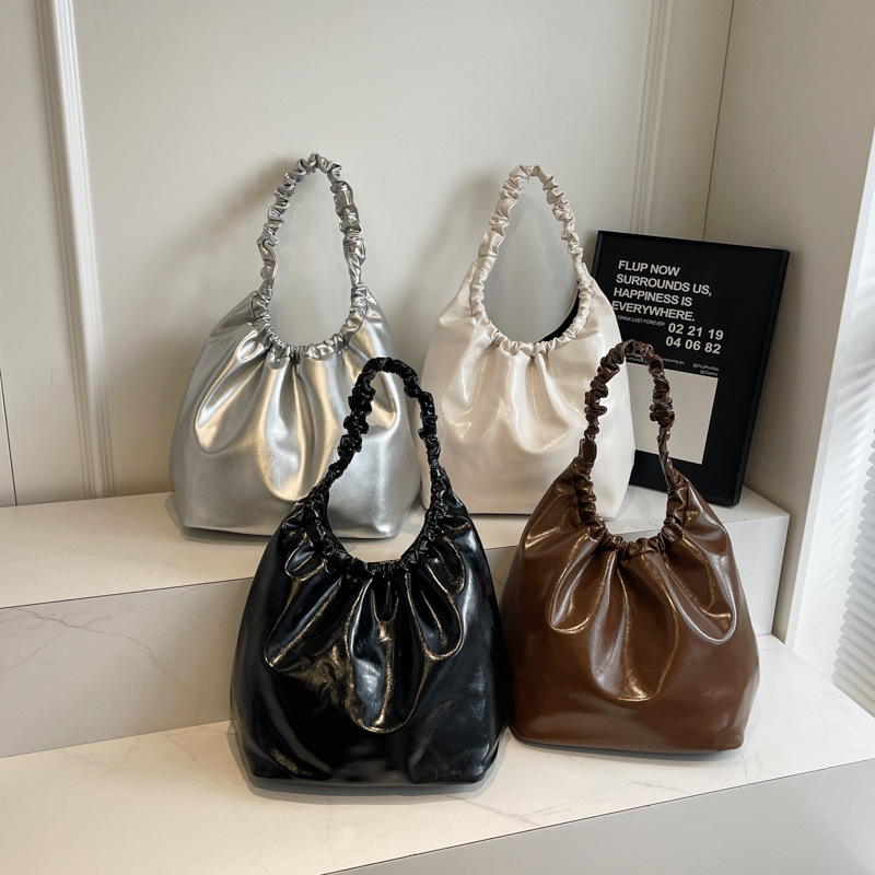 High-end retro large-capacity bag for women 2024 new style, casual, versatile and stylish single-shoulder bag, tote bucket bag Application Scenario