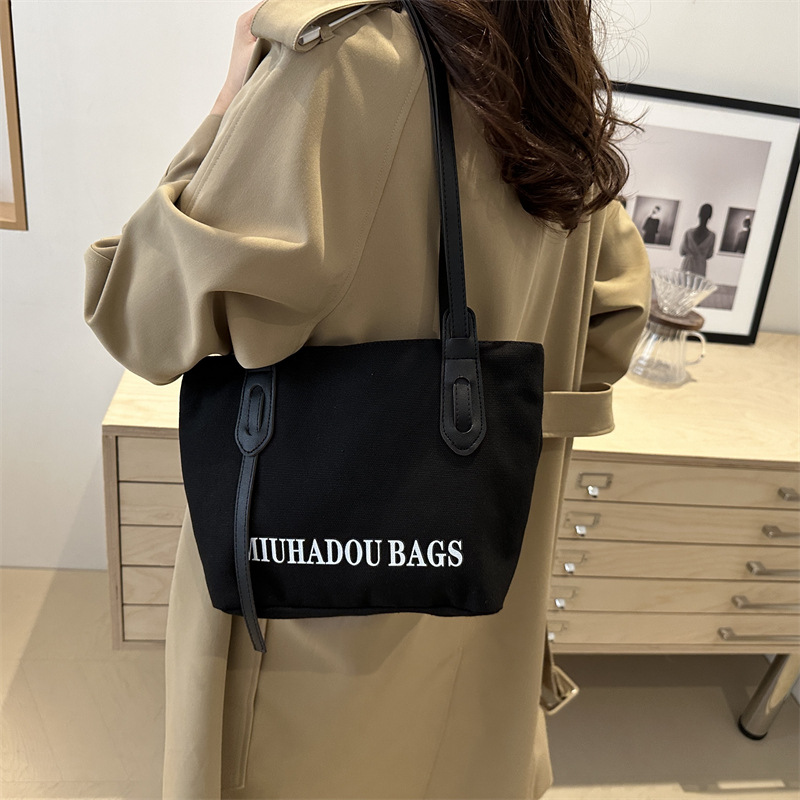 The 2024 new large-capacity, elegant and stylish autumn underarm bag is a trendy and casual bucket bag for women Specification drawing