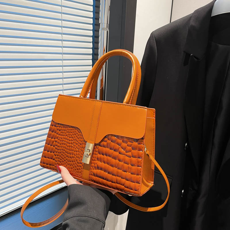 This year's popular handbag is the 2024 new autumn and winter high-end quality handbag with crocodile pattern, a single-shoulder crossbody small square bag full figure