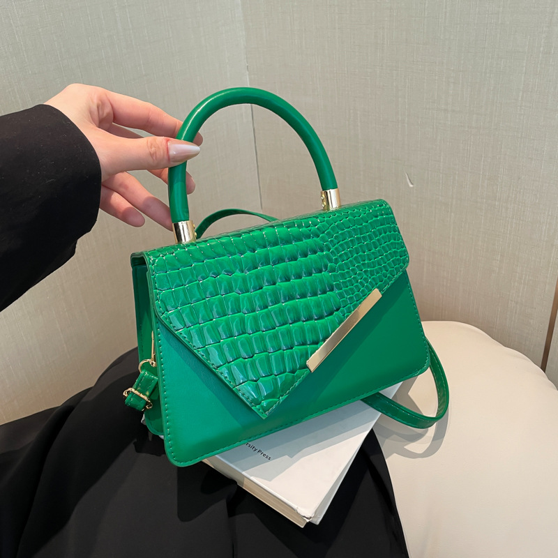 New 2025 solid color spring casual, simple and stylish crossbody and hand-carry small square bag for women full figure