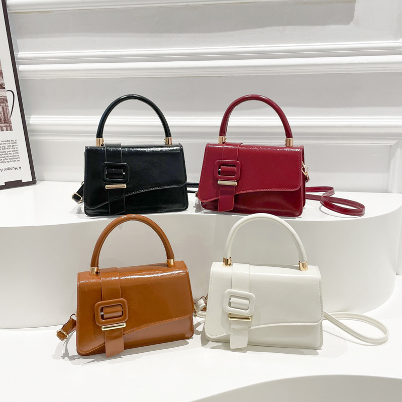 New cross-border bag for 2024: Versatile and high-quality handbag, Korean style simple and fashionable shoulder bag, commuting small square bag Application Scenario