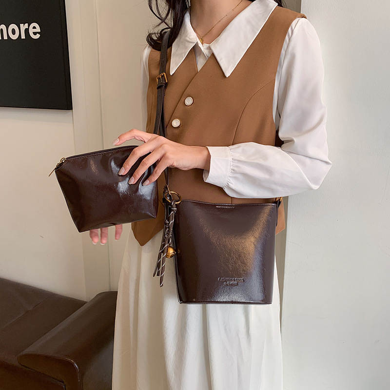 Retro and niche underarm bag for women's winter 2024 new trendy and fashionable Korean bucket bag, versatile single-shoulder crossbody bag Specification drawing
