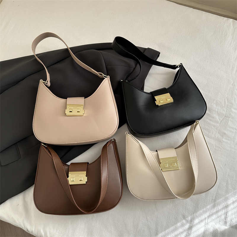Simple design, trendy, versatile and fashionable single-shoulder underarm bag for women's 2024 winter new high-end quality crossbody bag Application Scenario