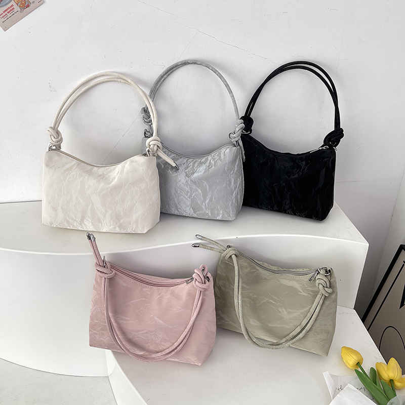 Large-capacity women's 2024 new winter high-end texture, niche and versatile single-shoulder crossbody bag, women's tote bag Application Scenario