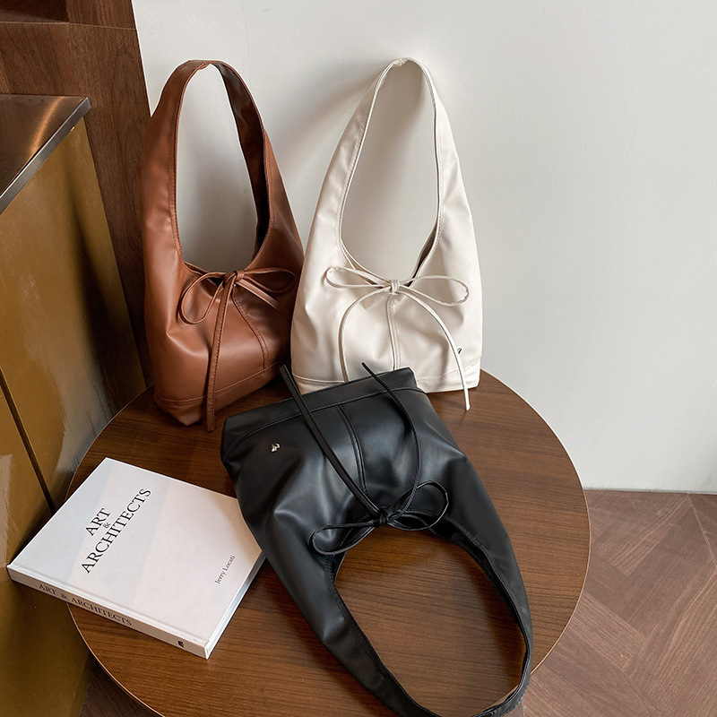2025 Korean version niche commuter women's bag, versatile and casual bag style bow, large capacity single-shoulder underarm tote bag Application Scenario