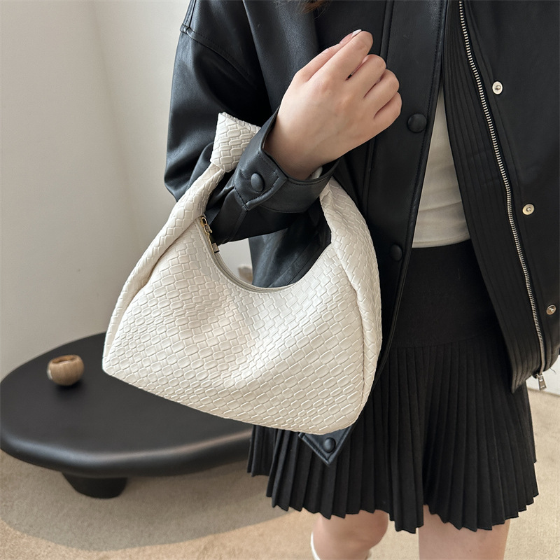 Fashionable woven diamond-patterned, large-capacity casual, new retro casual, fashionable underarm single-shoulder bag Specification drawing