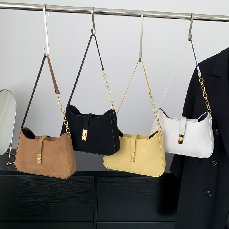 2024 New high-end, niche design, ins versatile and fashionable shoulder bag, large-capacity fashionable commuting underarm bag Application Scenario
