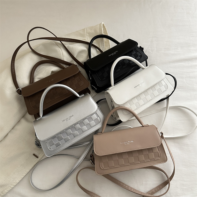 High-end quality small bag for women, 2024 new style women's bag, popular and versatile crossbody bag, Korean-style commuting single-shoulder small square bag Application Scenario