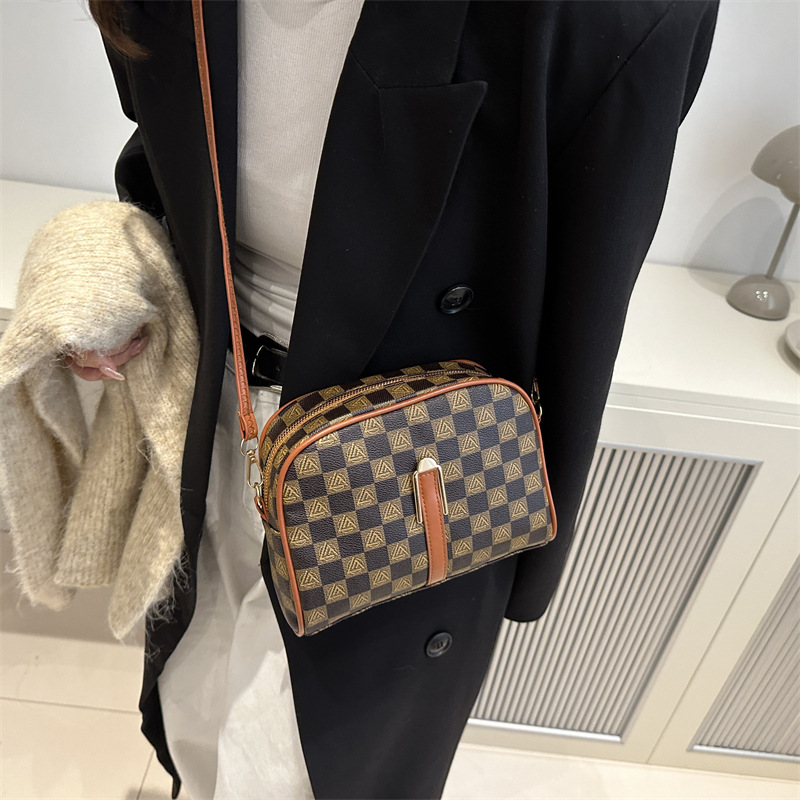 Cross-border textured shell bag for women's 2024 autumn and winter new niche textured commuter single-shoulder bag details Picture