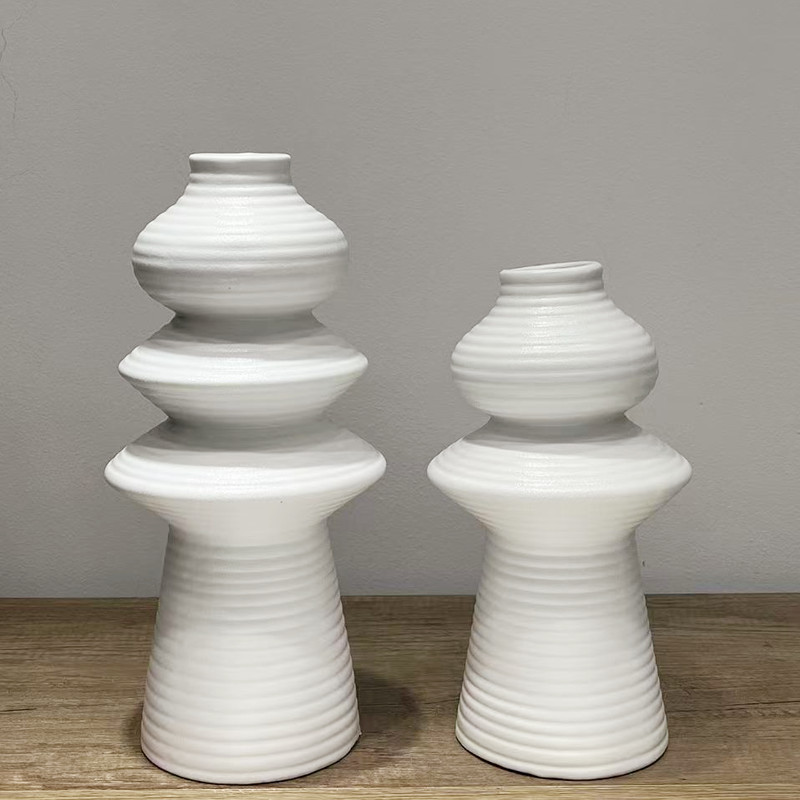 Creative new minimalist white ceramic vase, artistic decorative item, flower vase, hotel entrance table flower vase Item Picture