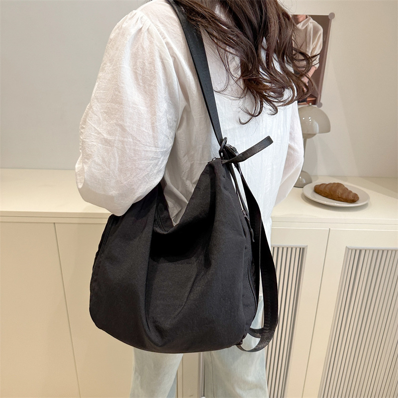 New solid-color, niche, casual, lightweight and versatile backpack, large-capacity portable commuting bag, stylish crossbody bag Specification drawing