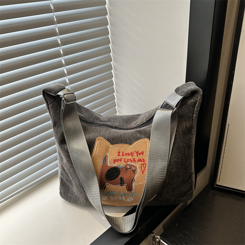 Korean style Instagram cute cartoon underarm bag for women 2024 winter new retro fashion large-capacity single-shoulder bag for women full figure