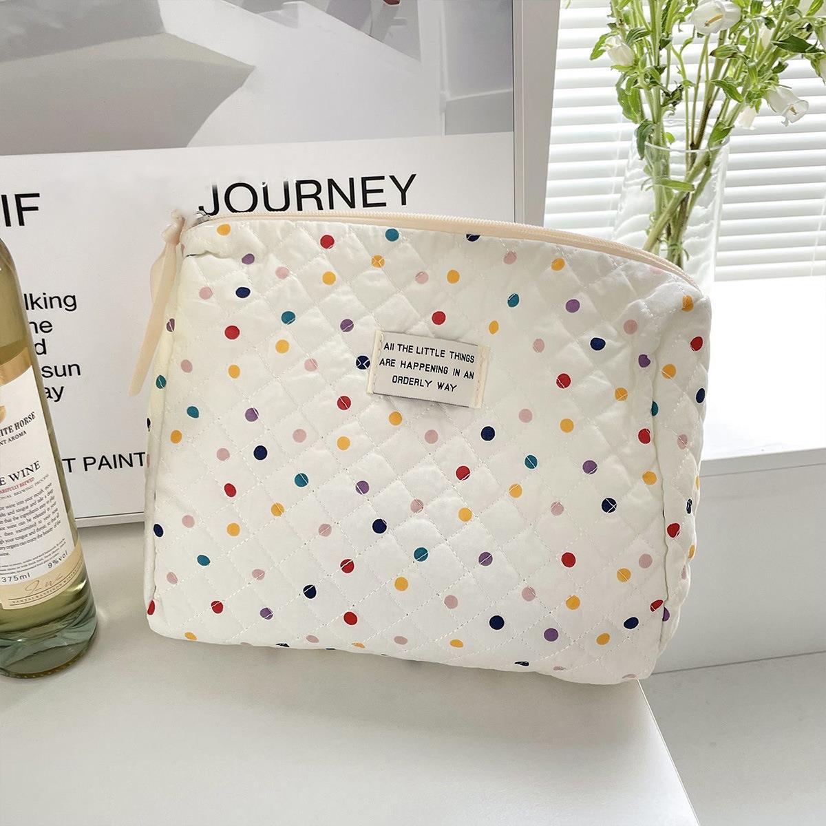 Japanese-style simple hand-held makeup bag, student portable, large-capacity, cute, high appearance level storage bag, pen case storage bag Specification drawing