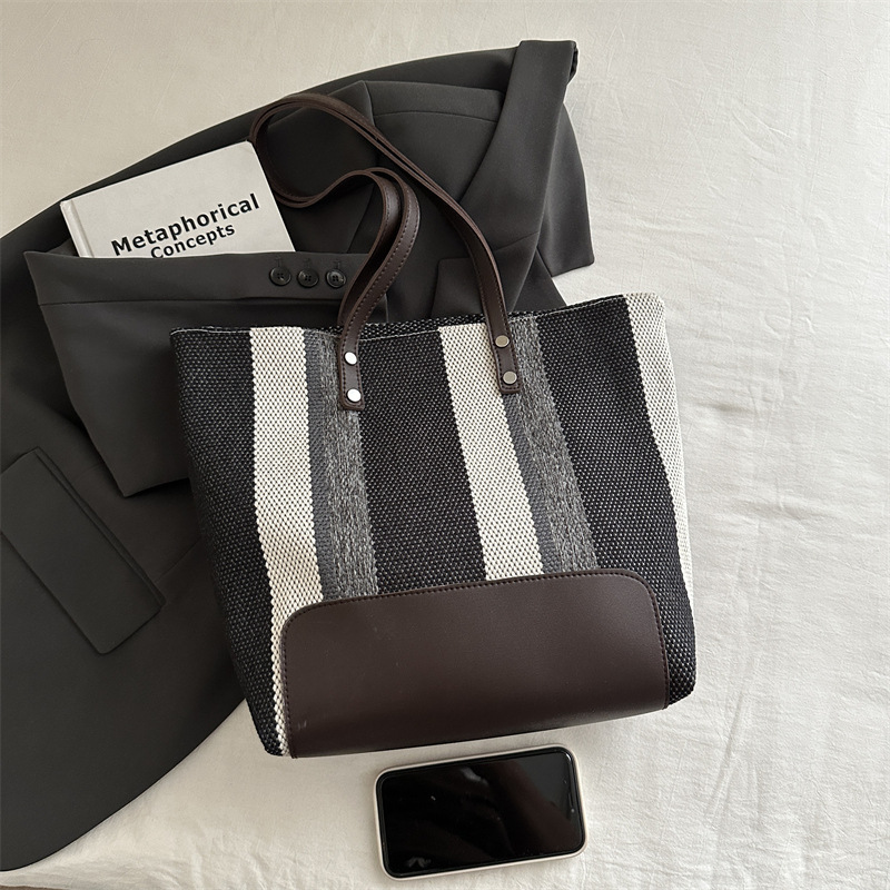 The new large-capacity commuting striped canvas bag and travel handbag of the casual single-shoulder tote bag for women in 2025 are selling well Specification drawing