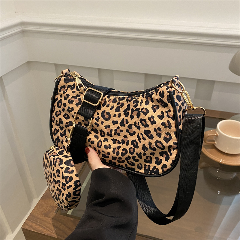 Women's leopard print underarm small square bag 2024 Winter new style European and American retro versatile fashion crossbody single-shoulder bag full figure