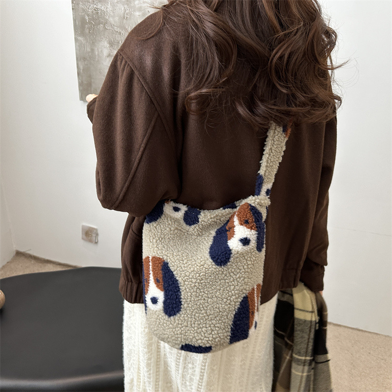 The Korean version of Instagram's winter new tweed large-capacity women's tote bag, with a commuting and laid-back style, is a trendy single-shoulder crossbody bag details Picture