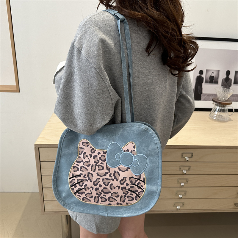 The cross-border trend: a simple, multi-functional, large-capacity single-shoulder crossbody bag with leopard print patchwork imitation denim dyeing Specification drawing