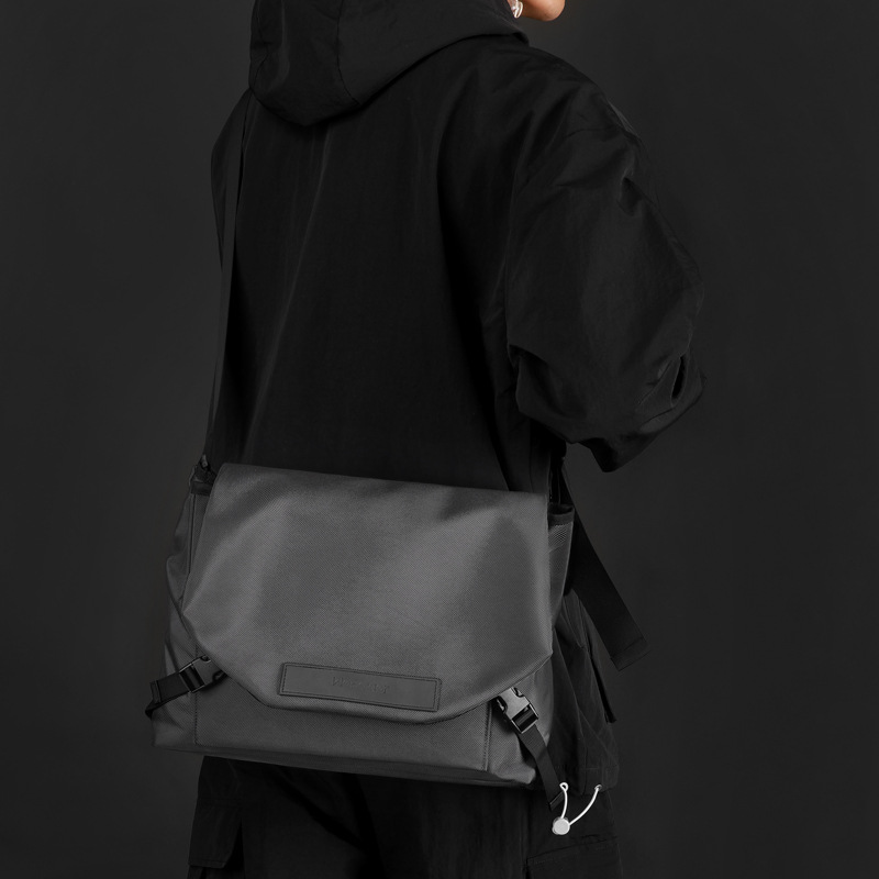 WEPOWER's new crossbody bag is a high-end and trendy men's functional crossbody bag and a multi-functional hand-held shoulder bag Specification drawing