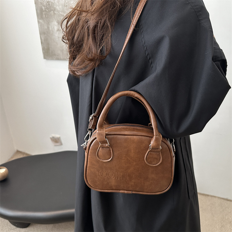 Korean niche hand-held bowling bag 2024 new style trendy bag, women's retro small square bag, versatile ins crossbody bag Specification drawing