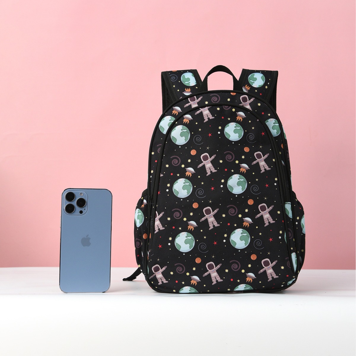 Cross-border zipper cute backpack, simple cartoon print, large-capacity schoolbag and backpack Application Scenario