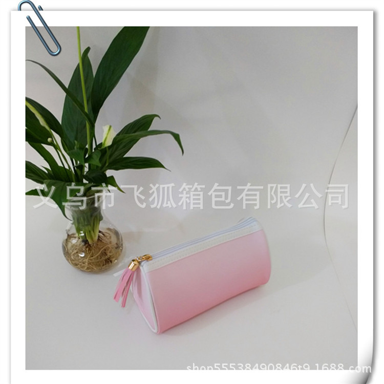 Customized digital printed cosmetic bags, PU leather waterproof travel toiletries, LOGO custom-made hand-held storage bags from the manufacturer full figure