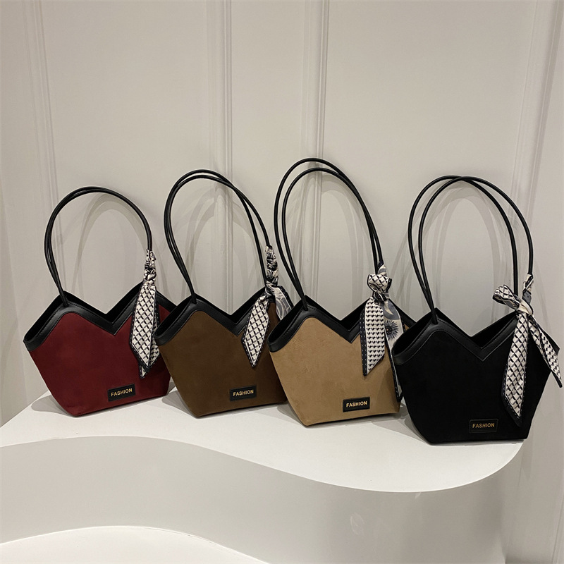 Cross-border winter commuting bag for women 2024 New High-end large-capacity tote bag, fashionable single-shoulder bag Application Scenario