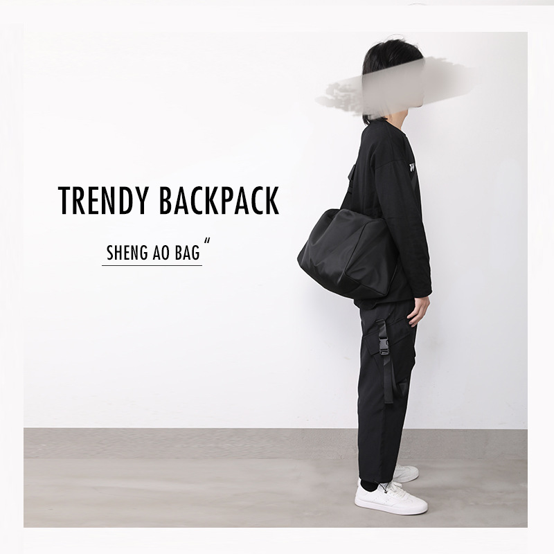 Men's single-shoulder bag, simple and lightweight, water-resistant, student sports and casual bag, large-capacity women's fitness and travel crossbody bag Application Scenario