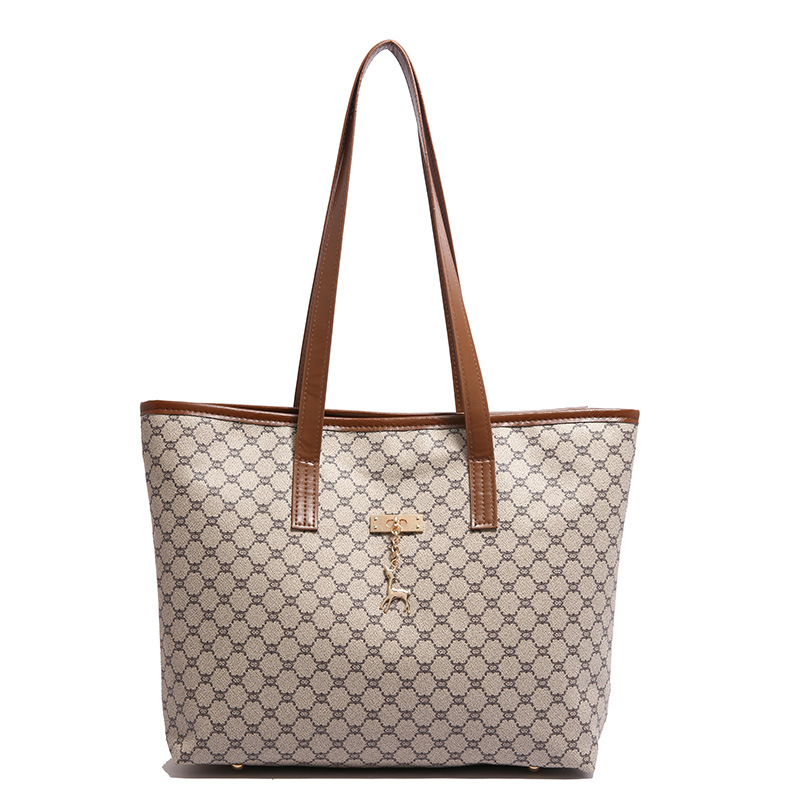 A niche design, trendy and individualistic, large-capacity tote bag for 2024, a new, elegant and retro commuter single-shoulder underarm women's bag Item Picture