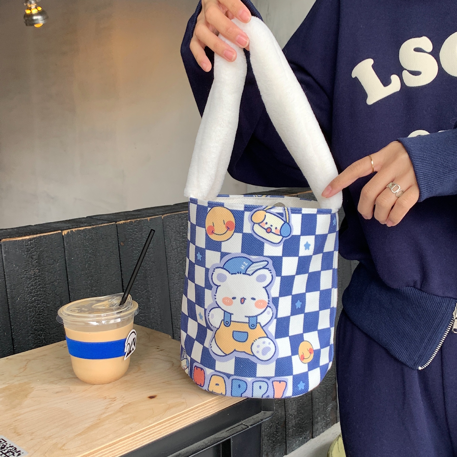 21087 Autumn and winter plush handbag, cute cartoon bucket bag, student work small handbag, canvas bento bag Application Scenario
