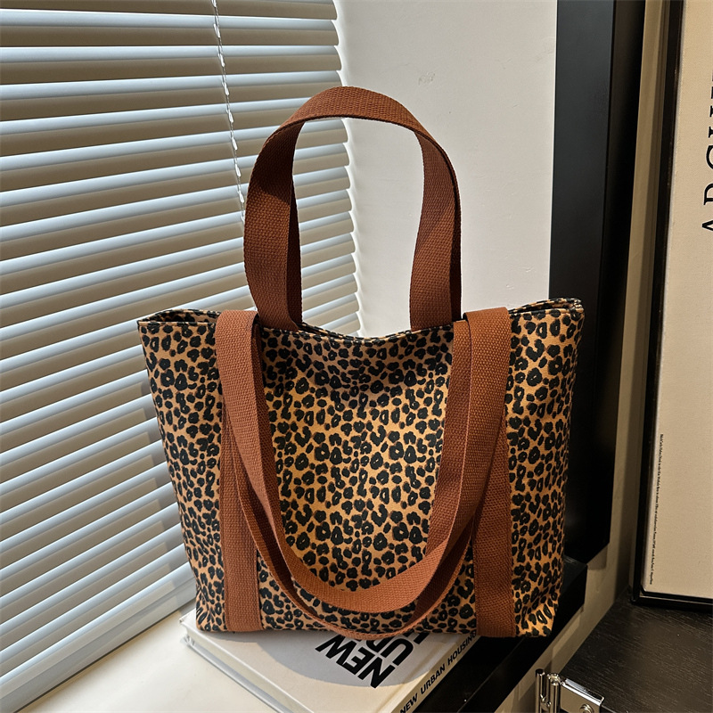 Leopard print canvas bag for women 2024 new style casual large-capacity trendy winter personalized single-shoulder commuting tote bag full figure