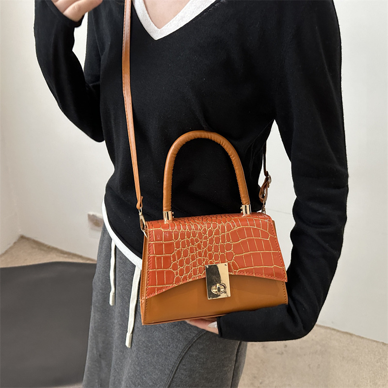 "Little Bag Girl 2025 New Korean-style stylish girl's fresh hand-carried small square bag, fashionable and simple single-shoulder crossbody bag. details Picture