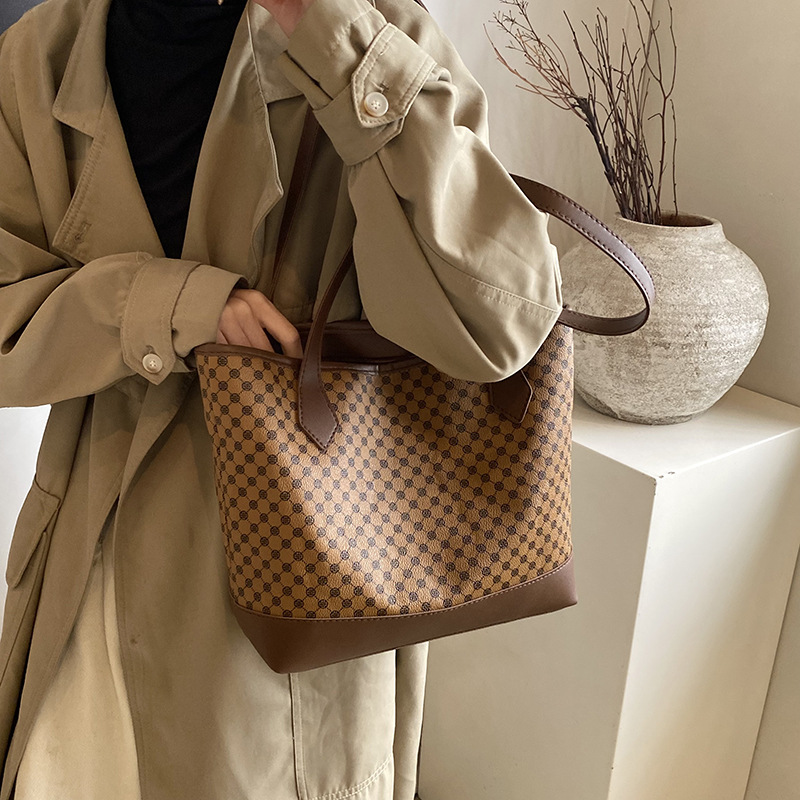 Large-capacity tote commuter bag, Spring 2025 new style, simple texture, personality pattern single-shoulder bag for women Specification drawing