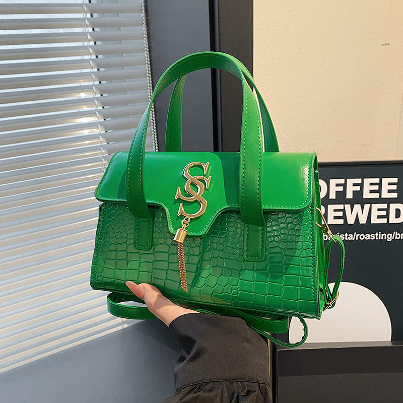 The 2024 stylish and simple crossbody bag for elegant ladies, a retro and stylish single-shoulder bag, and a small square bag full figure