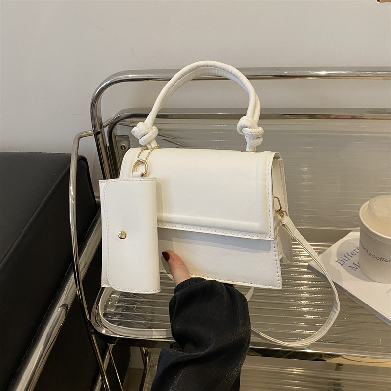 This year, crossbody bags are in vogue. The new summer 2024 collection features fashionable and simple handbags with a minimalist style, including single-shoulder bags and small square bags Specification drawing