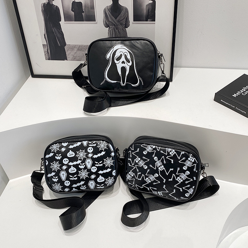 A unique single-shoulder bag with a distinctive design for the autumn of 2024, featuring a popular Korean Halloween skull pattern small square bag Application Scenario