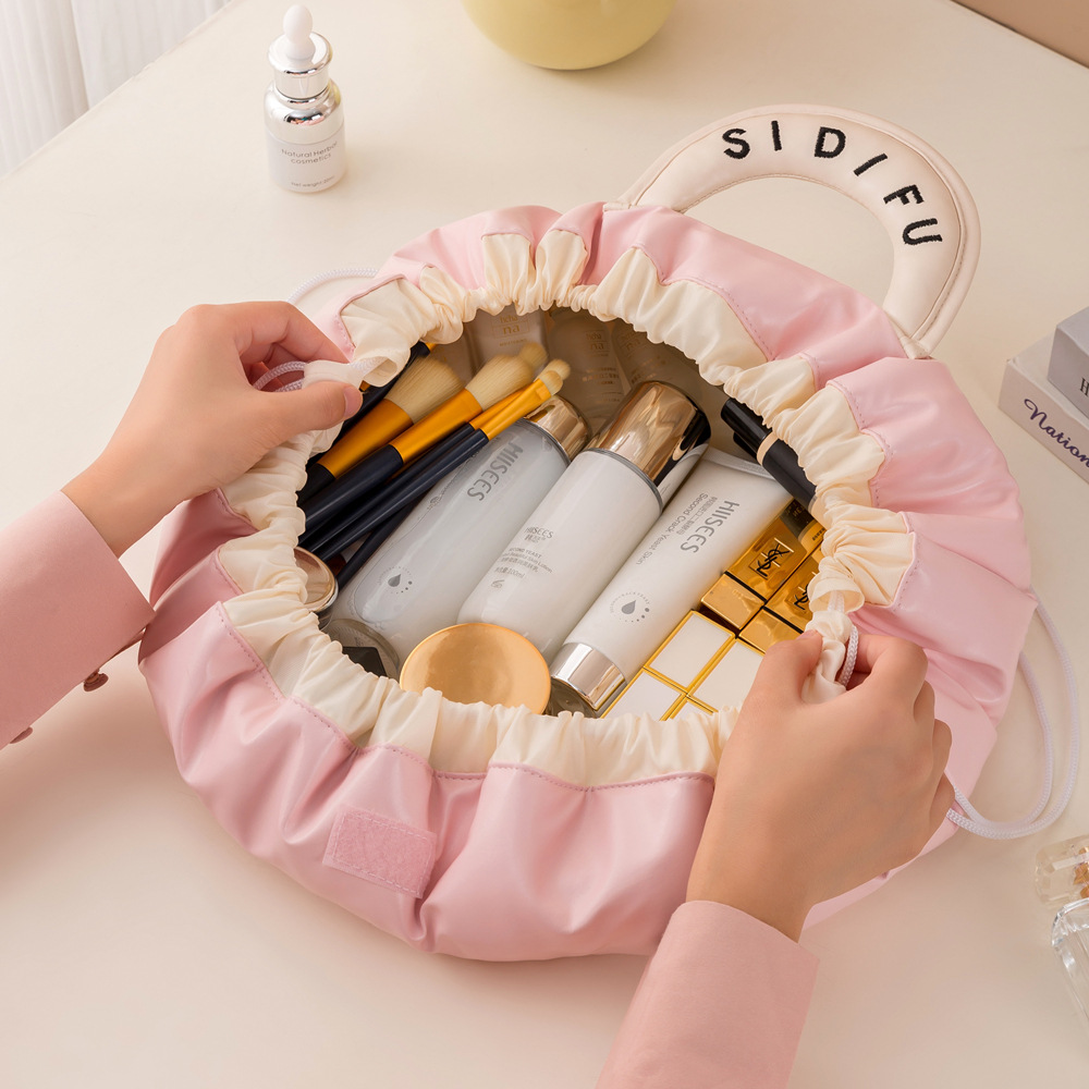 Hand-held lazy makeup bag, large-capacity portable storage bag, popular drawstring toiletry bag, Christmas storage bag, drawstring bag Specification drawing
