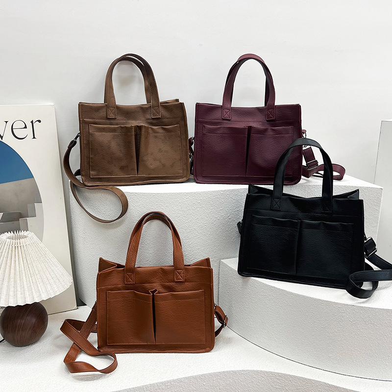 The 2024 new retro and simple color-blocking single-shoulder bag for women's commuting, a versatile and high-quality large-capacity tote bag Application Scenario