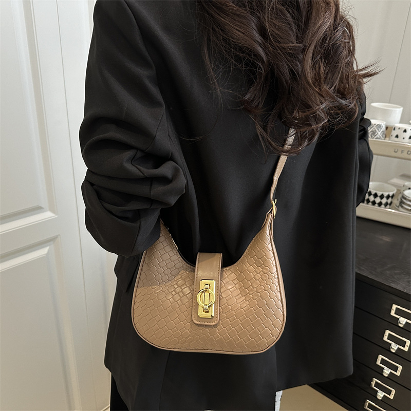 Simple solid color women's bag 2025 new style fashionable crescent bag Spring versatile and stylish single-shoulder underarm bag crossbody bag for women details Picture