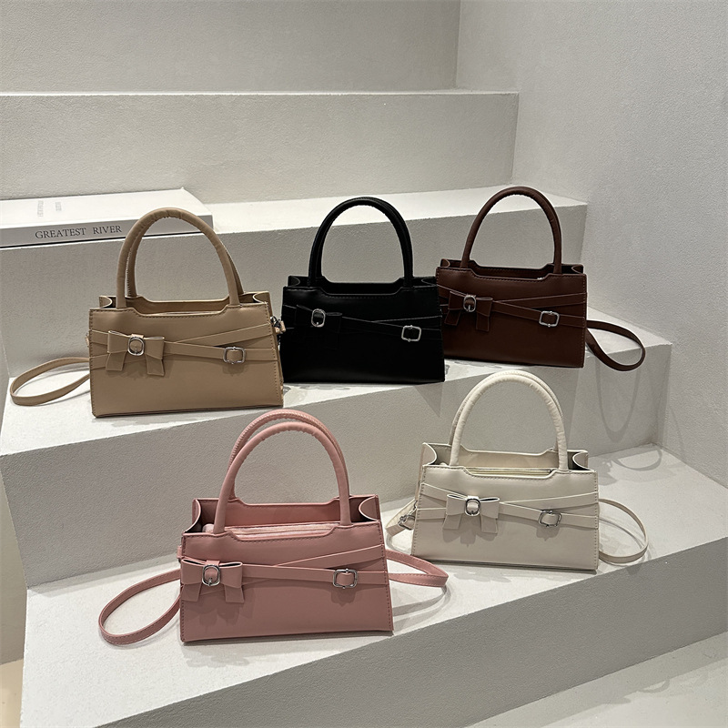 Korean trendy bow hand-held small square bag 2025 Spring New style simple and stylish texture single-shoulder bag crossbody bag Application Scenario