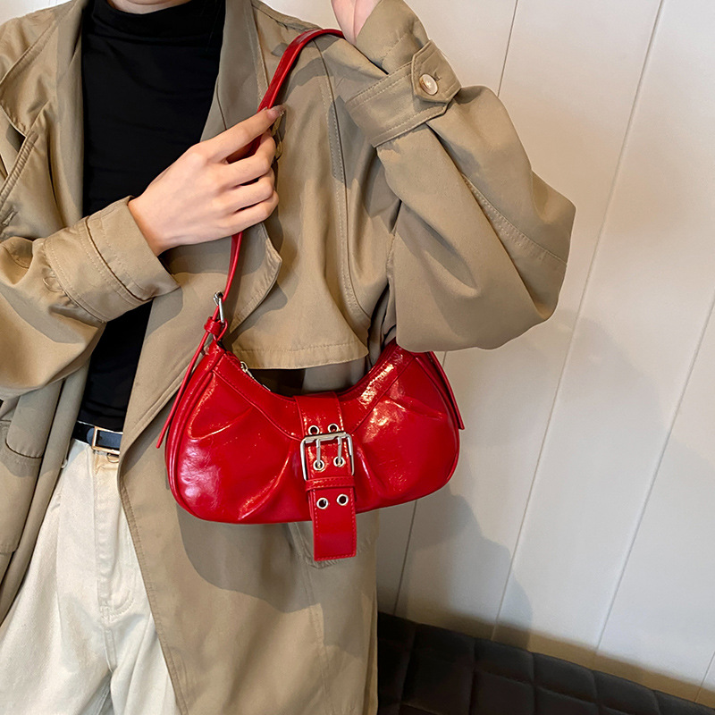 A niche retro pleated bag for women, 2024 new motorcycle and hot girl style, belt buckle single-shoulder underarm bag, crossbody bag Specification drawing