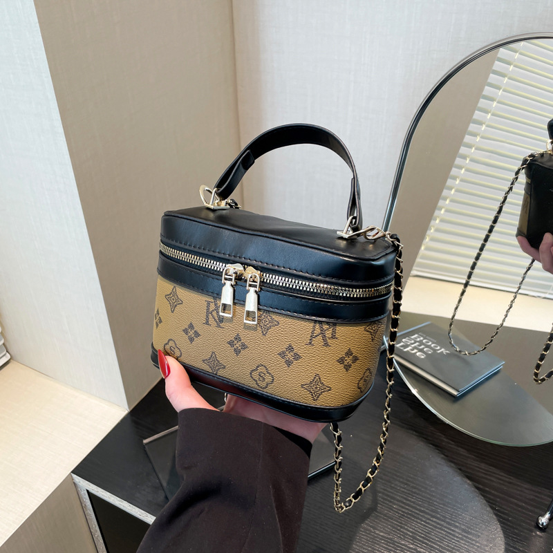 Stylish, casual, large-capacity 2025 new style, textured and fashionable printed box, chain hand, shoulder, crossbody small square bag full figure