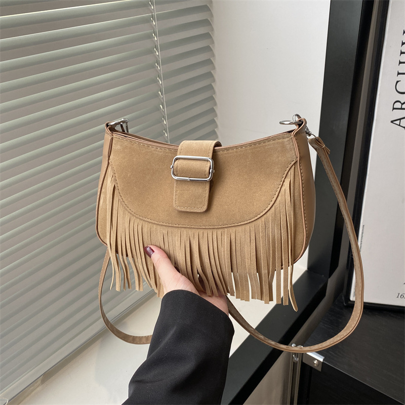 Stylish tassel bag for women, Spring 2025 new style, versatile and fashionable single-shoulder crossbody bag, Korean-style mobile phone small square bag, cross-border full figure
