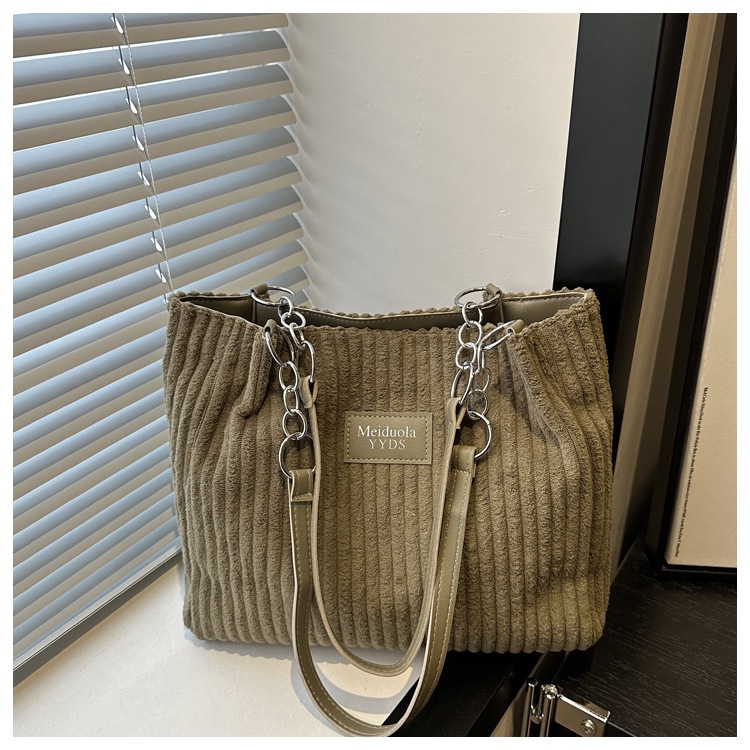 Large-capacity velvet chain underarm bag, tote bag, women's bag, 2024 cross-border autumn trend single-shoulder commuter bag bestsellers Specification drawing