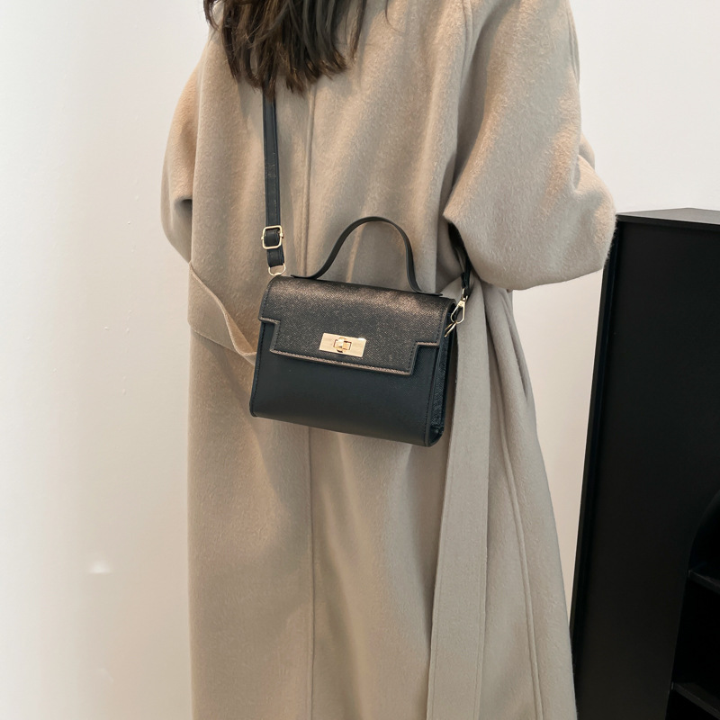French niche fashion underarm bag for women, 2024 new trendy retro commuter single-shoulder bag, fashionable and high-quality crossbody bag Specification drawing