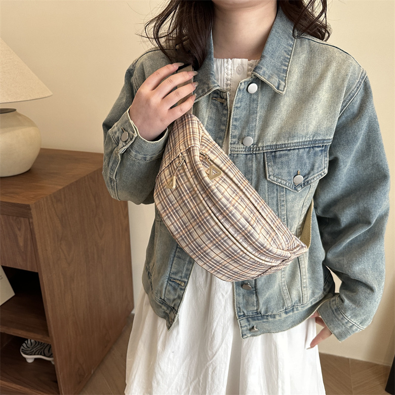 Cross-border retro checkered single-shoulder bag for women, Spring 2025 new wide shoulder strap saddle bag for going out details Picture
