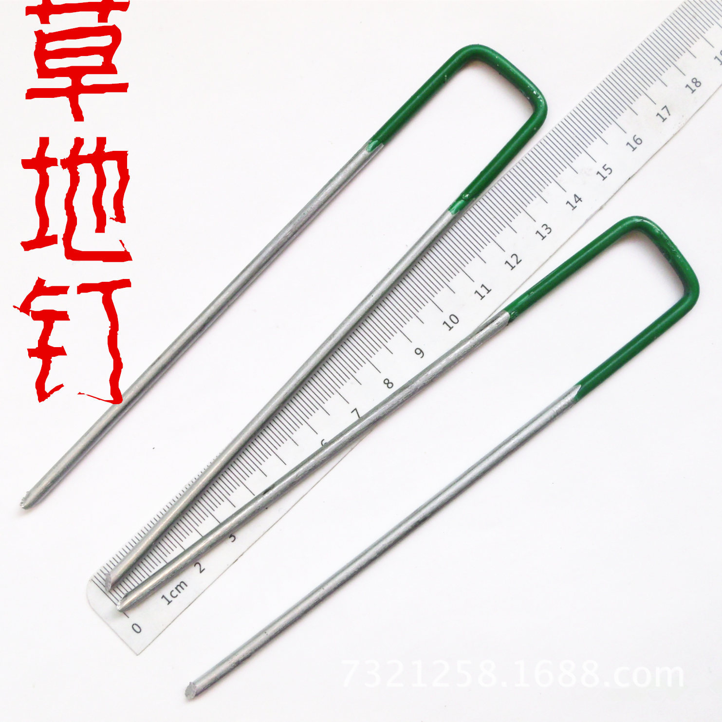 Dark green U-shaped turf nails for artificial turf fixation, turf pegs steel wire galvanized and baked paint 150, for export Application Scenario